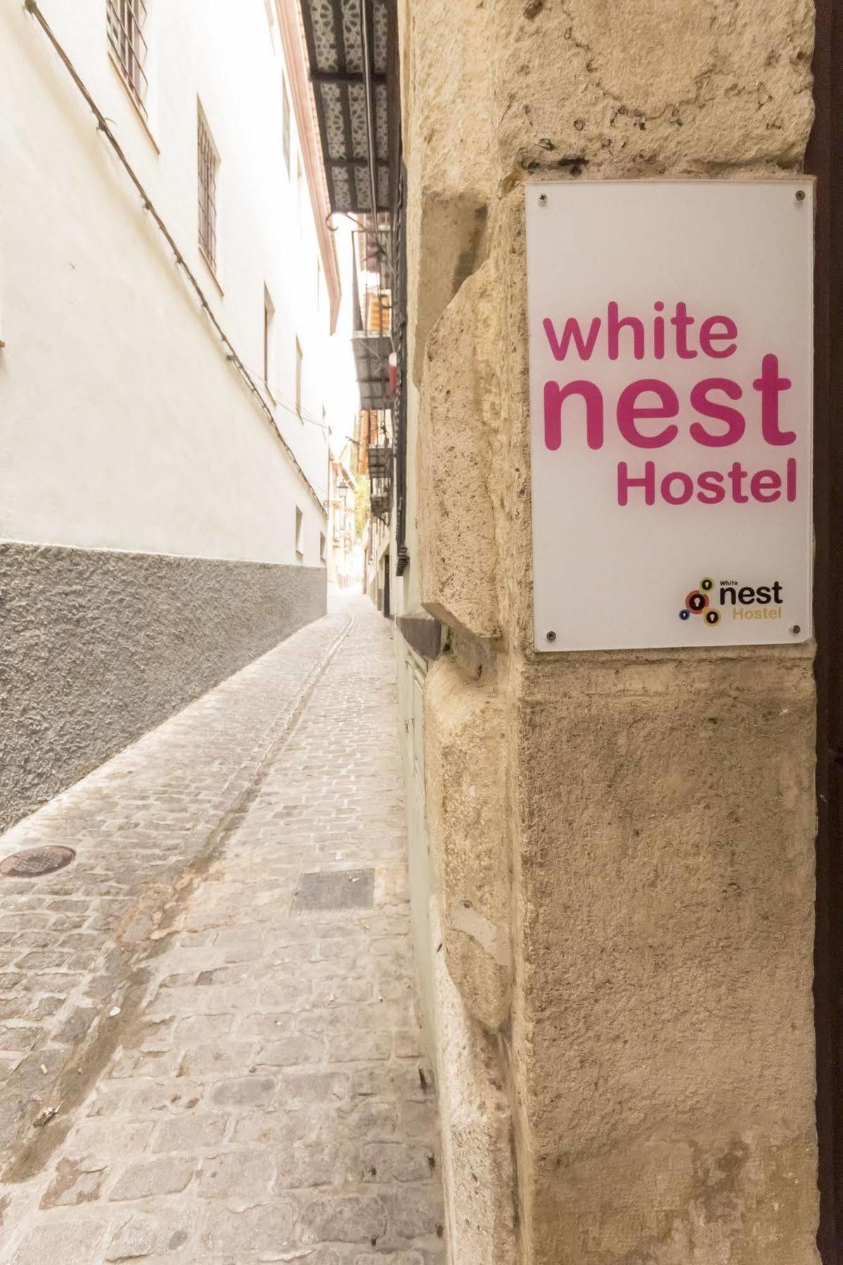 White Nest Hostel Гранада Экстерьер фото